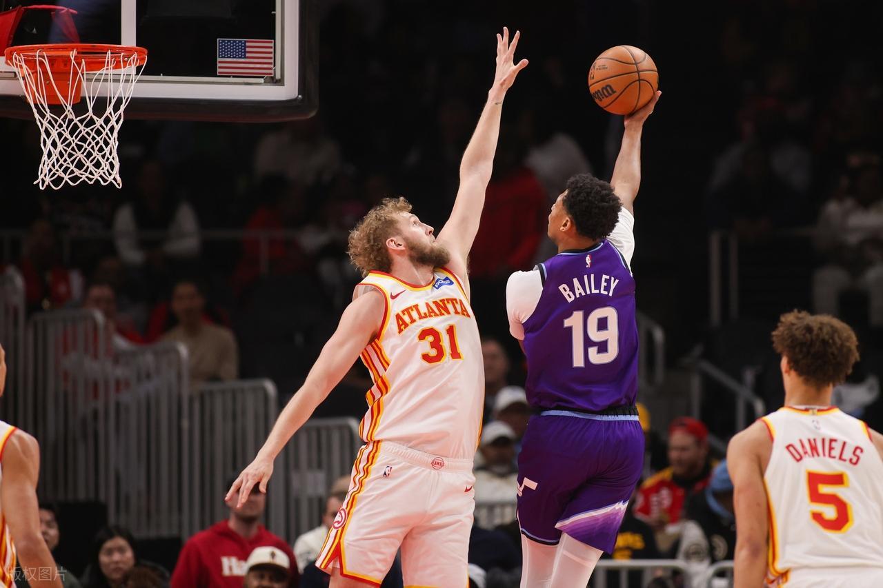 星空体育中国-文班亚马29+11+6+3无缘今日最佳球员！杰伦-约翰逊22+16+15创纪录