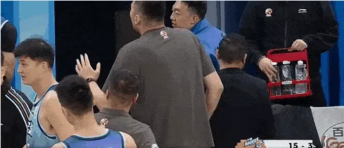 2026 FIFA World Cup-冷静！贝兹利暂停期间疑似与队友发生激烈争吵